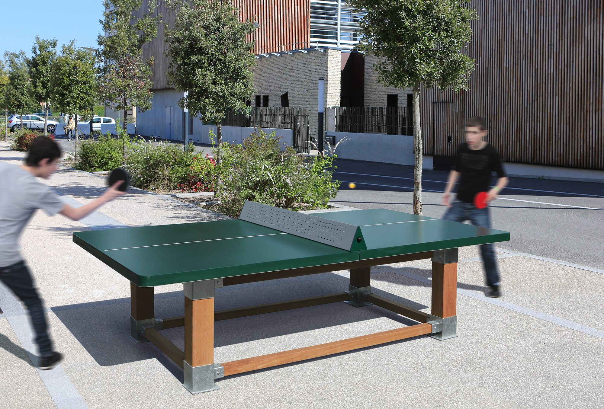 Étudiants jouant au ping-pong
