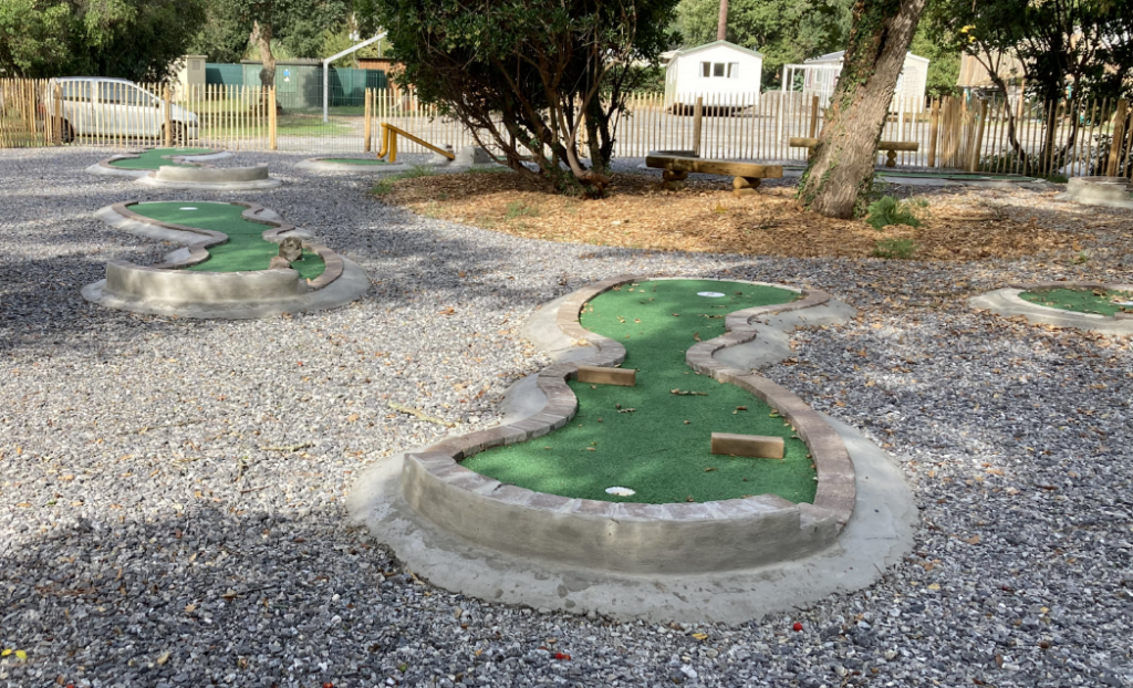 vente piste Parcours de mini golf campings hotels parc attraction