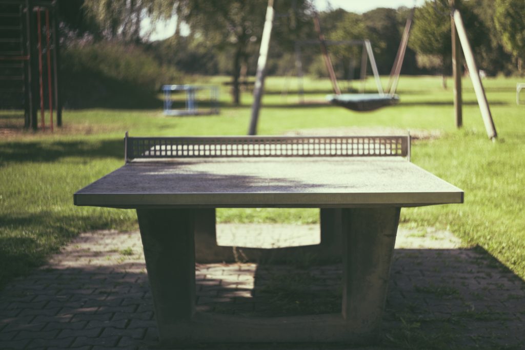 table de ping pong en béton